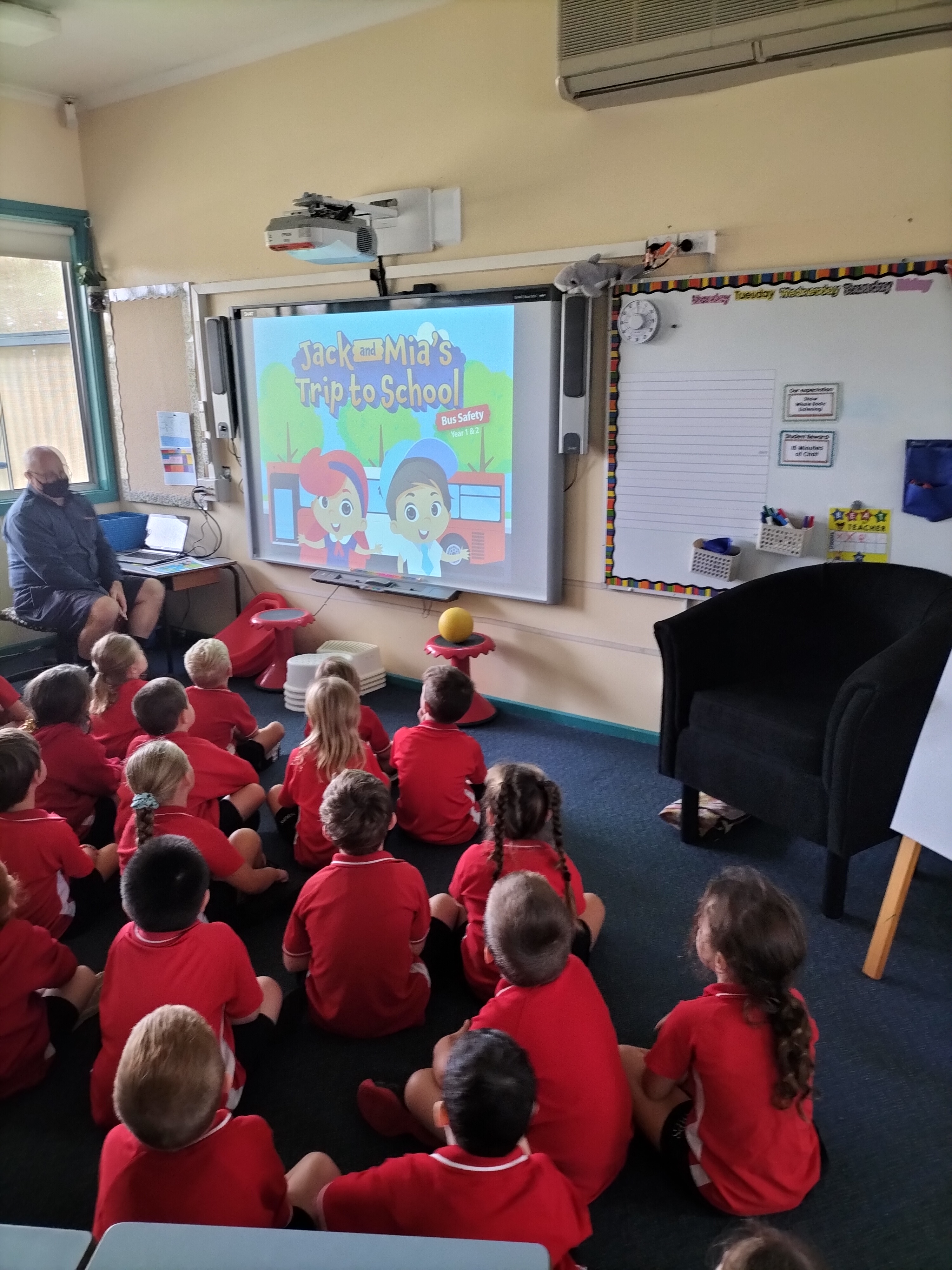 Teaching bus safety to kindergartern students Kids learn bus safety